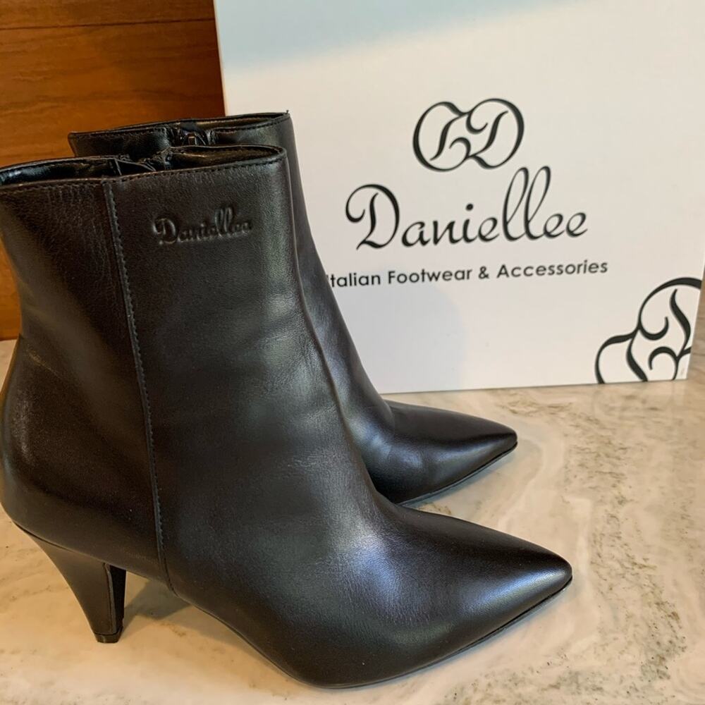 Daniellee Italian leather Heeled Ankle Boots Black 6